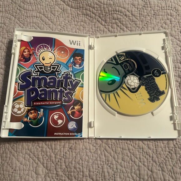 Smarty Pants Wii Game - Engaging Trivia Challenge - Picture 2 of 6